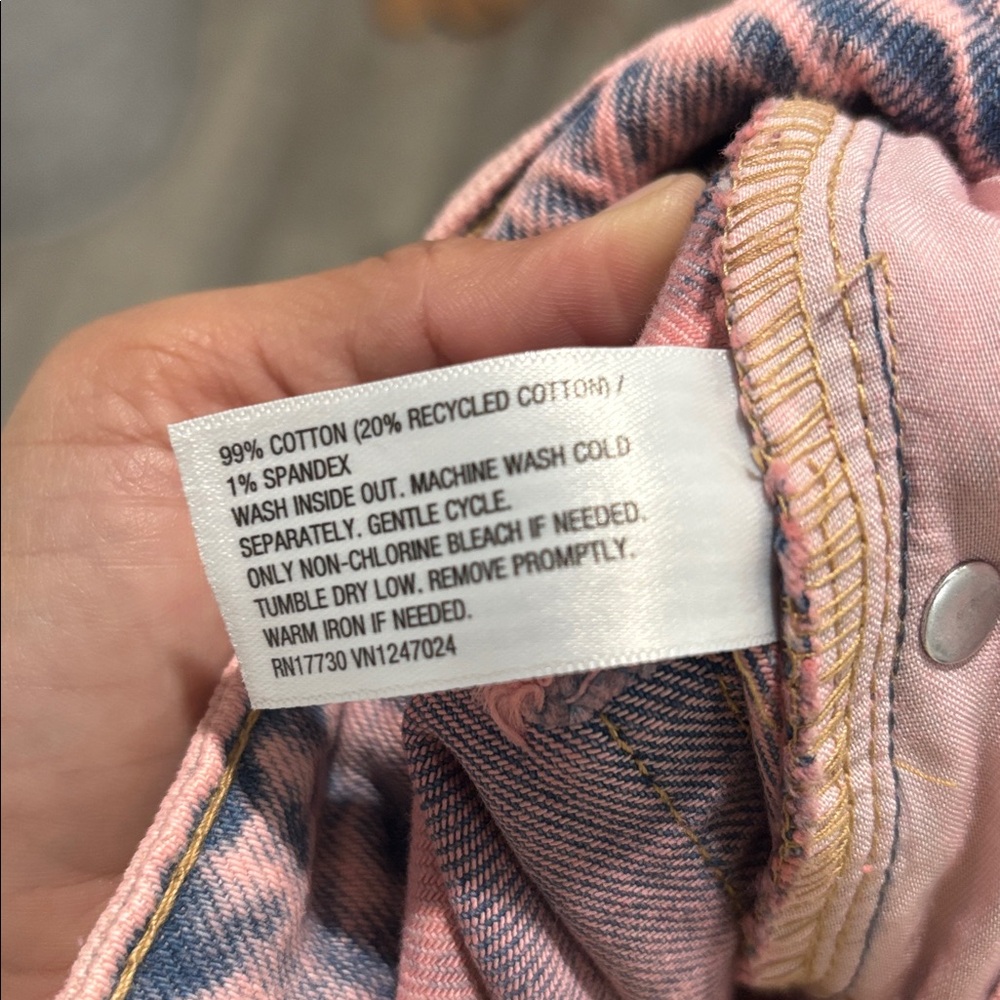 Pink High-Waisted Jeans - Picture 7 of 7